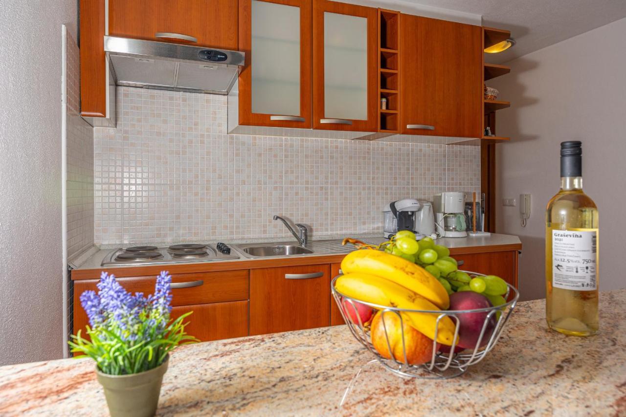 Apartments Lacic 2 Цриквеница Экстерьер фото