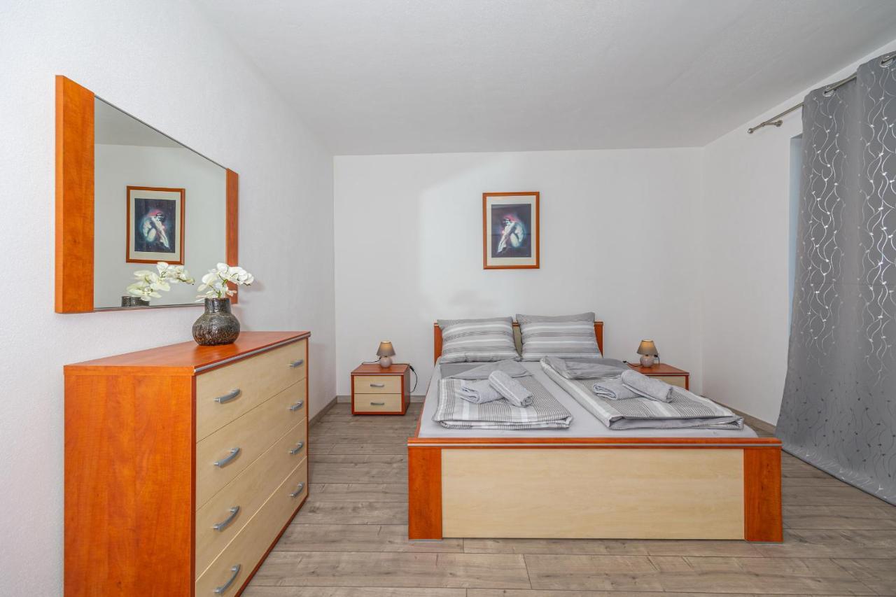 Apartments Lacic 2 Цриквеница Экстерьер фото