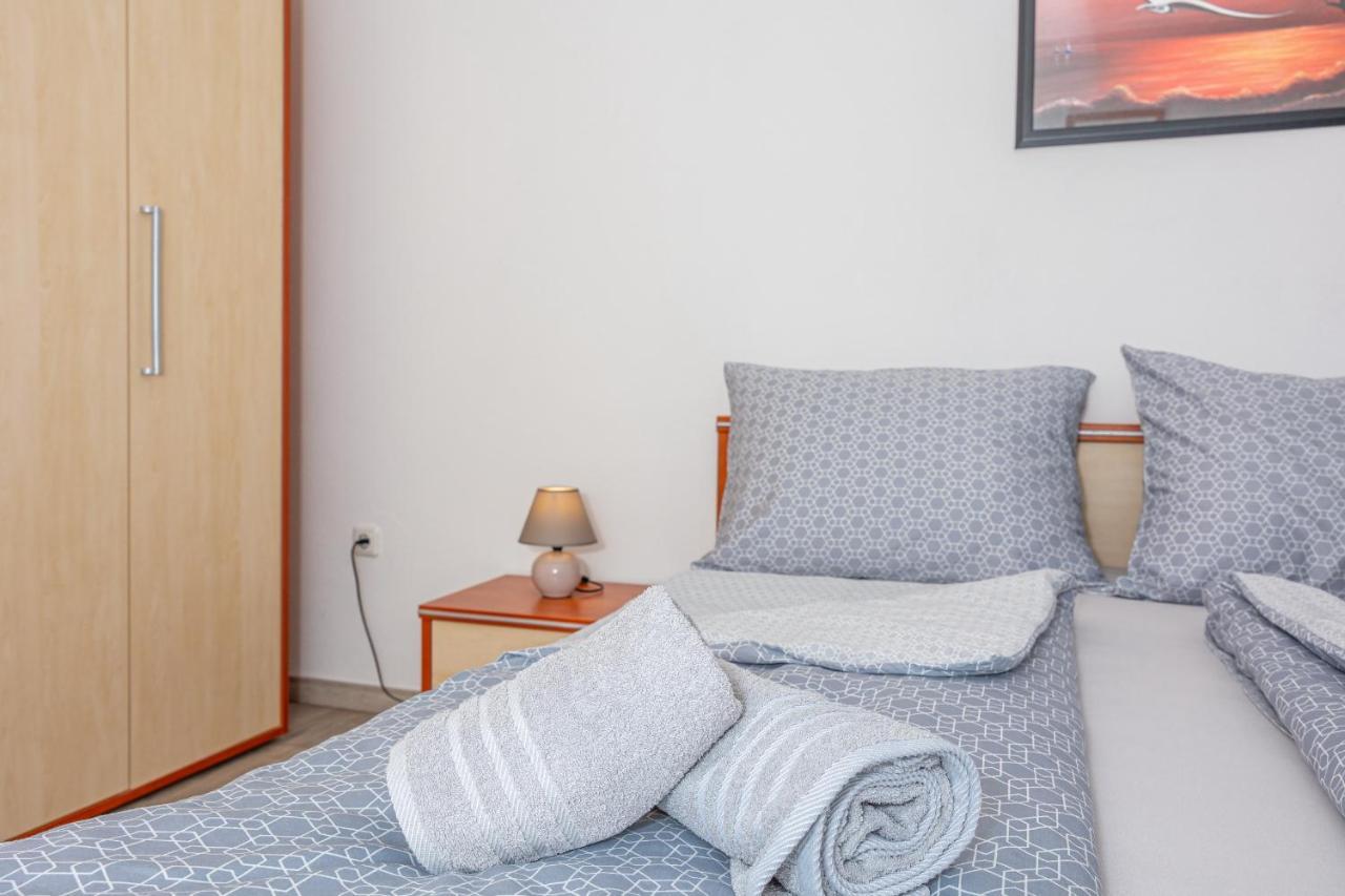 Apartments Lacic 2 Цриквеница Экстерьер фото